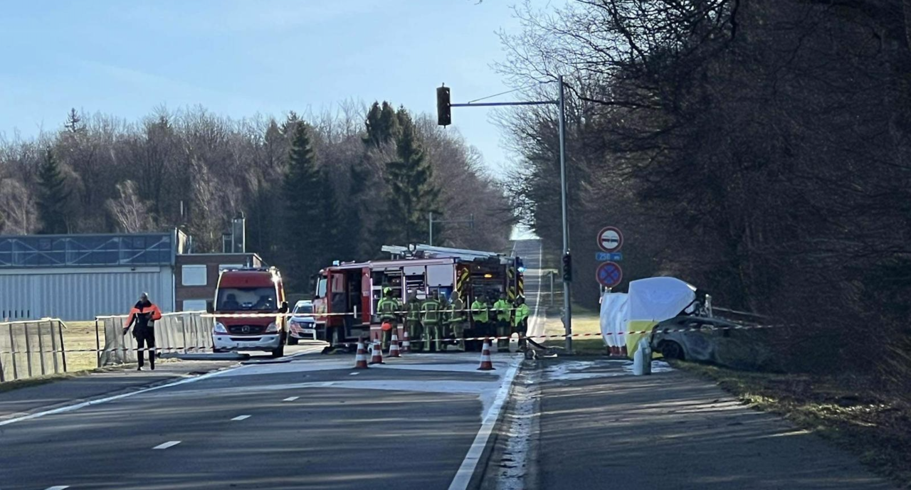 Spa : un avion rate son atterrissage et percute une voiture ! 