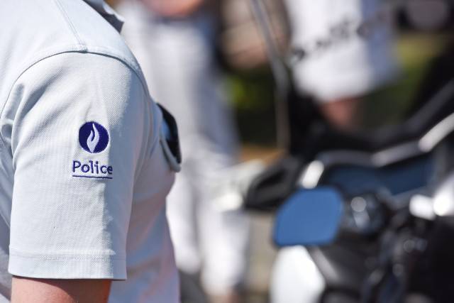 Présence policière renforcée devant nos écoles suite à la menace d'attentat