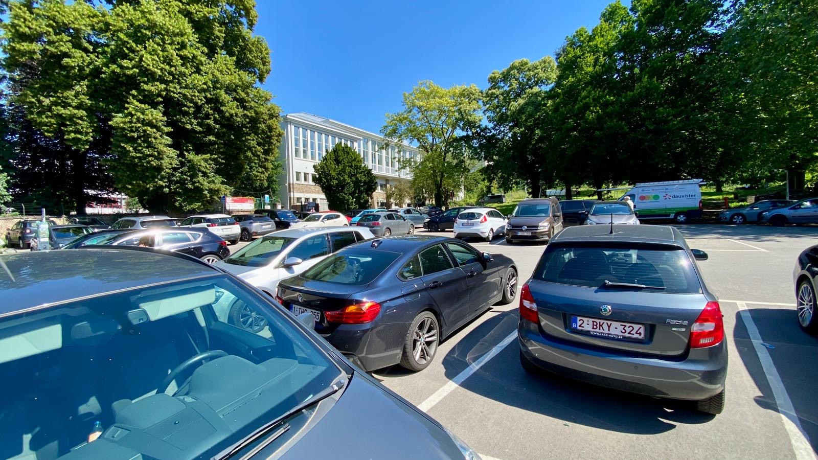 8 places de parking perdues à la piscine mais récupérées ailleurs ?