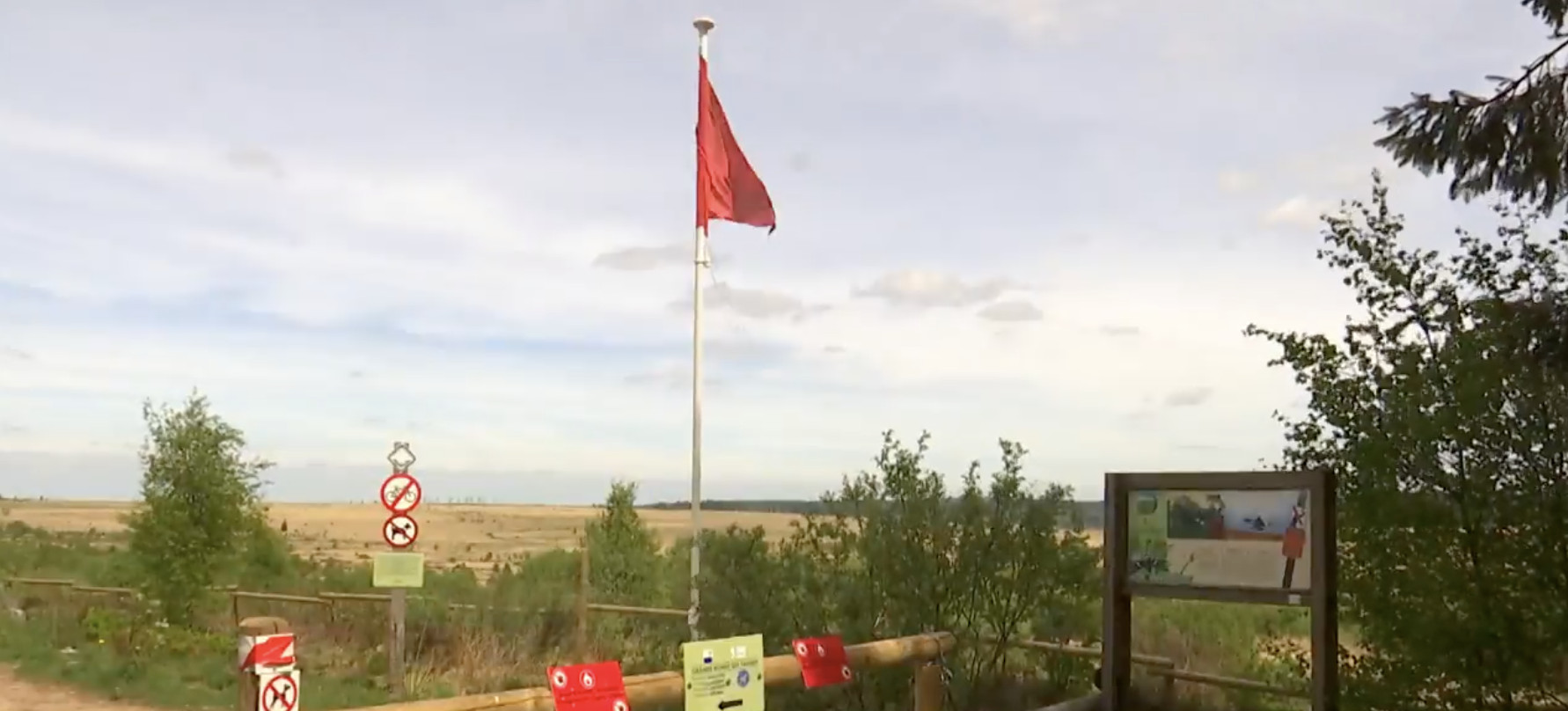 Le drapeau rouge à nouveau hissé dans les Hautes Fagnes en raison du risque d’incendie