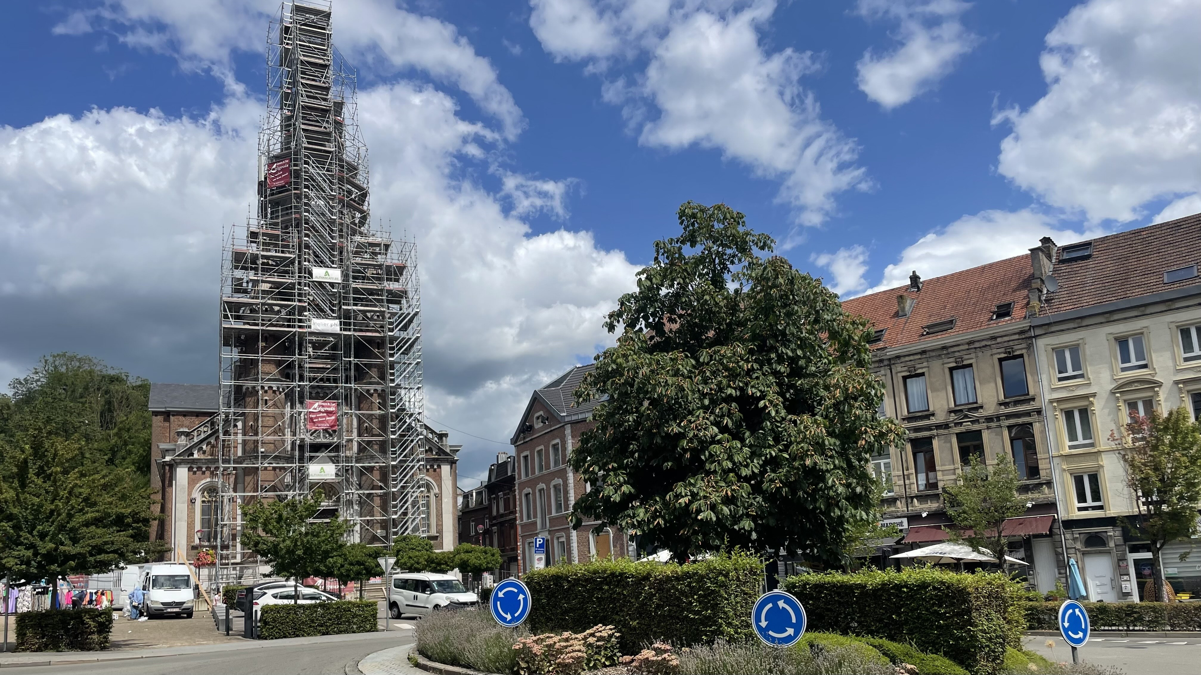 Dison : il fonce en voiture sur un groupe de personnes et blesse gravement ... son père !