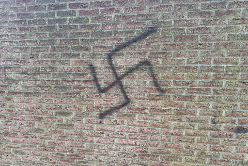 Eupen : des slogans nazis tagués dans le parc Klinkeshöfchen