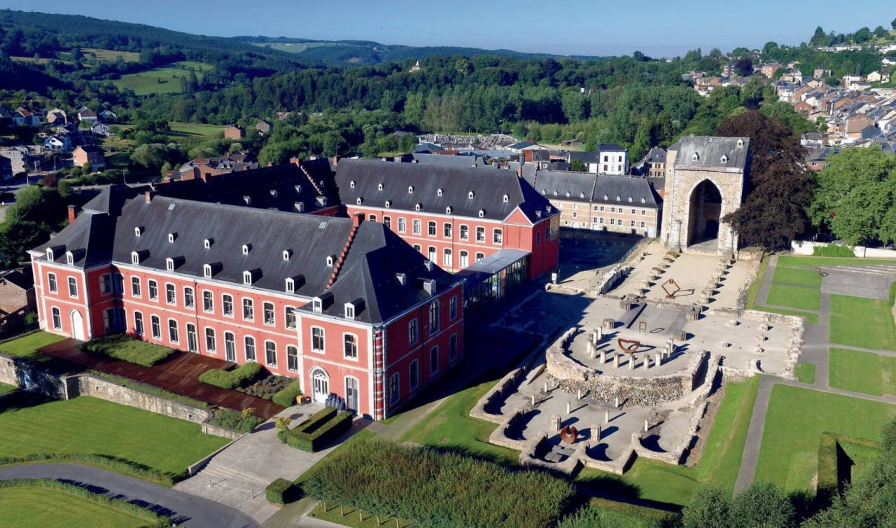 Stavelot 2026 : un budget ambitieux malgré les inquiétudes autour de la salle culturelle