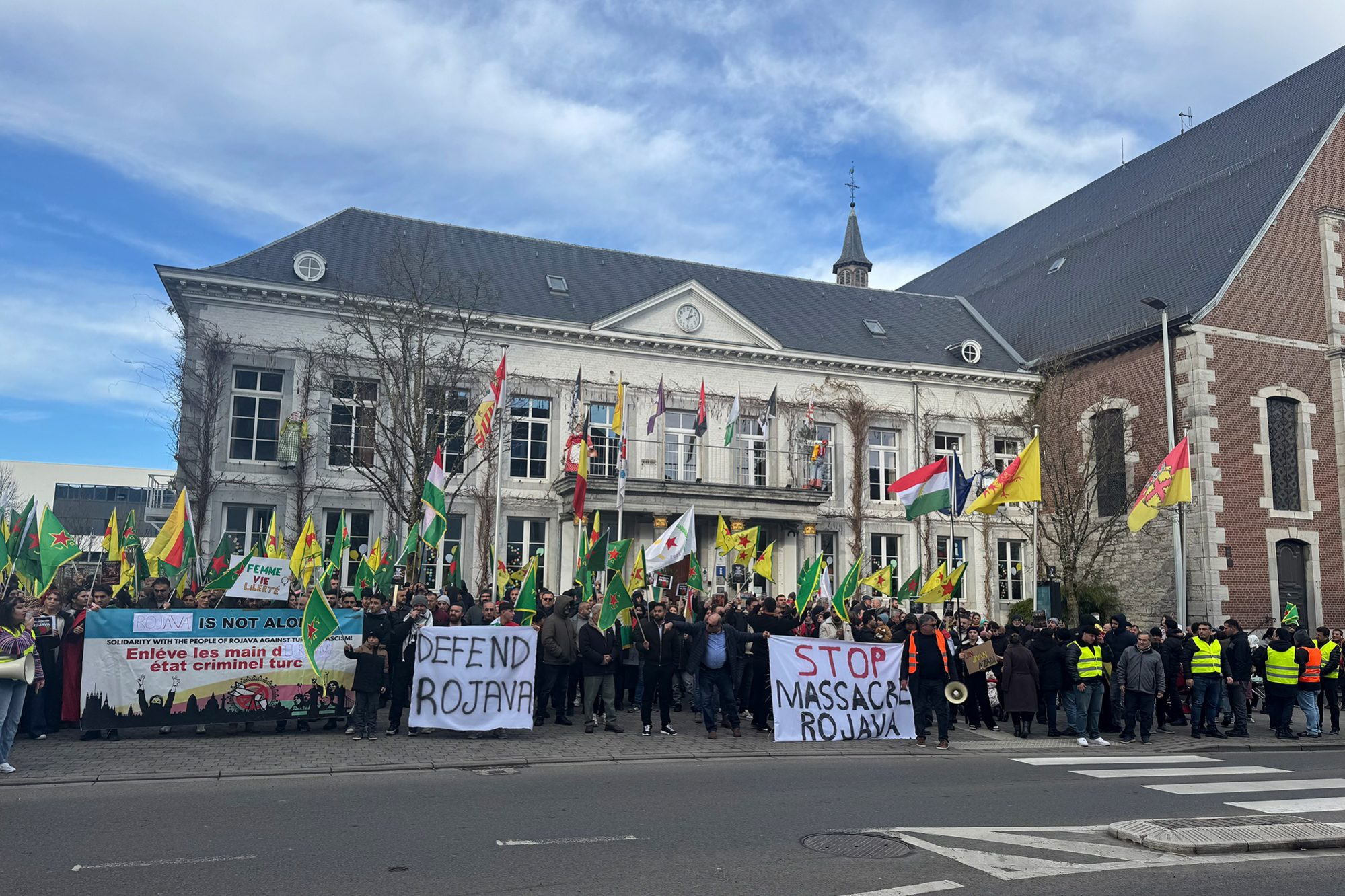 Environ 200 personnes manifestent en soutien aux Kurdes à Eupen