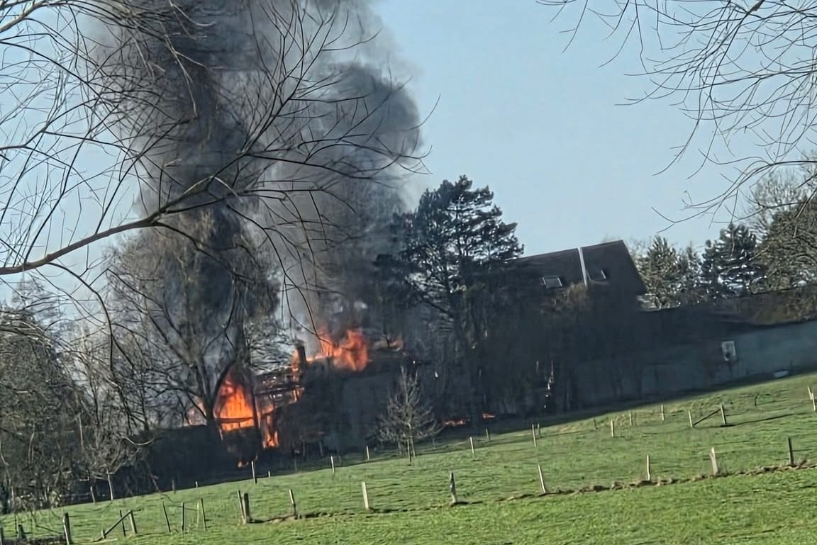 Important incendie à Welkenraedt, 46 pompiers et 16 véhicules sur place