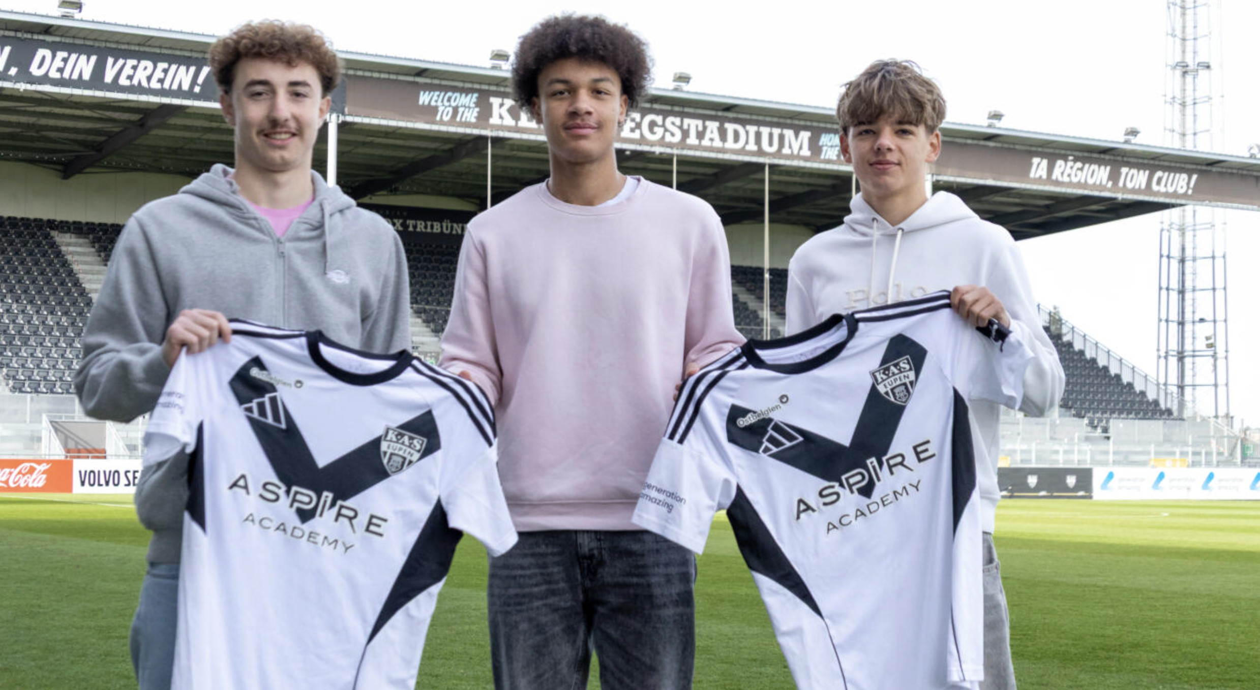 Sept jeunes joueurs signent un contrat avec la KAS Eupen