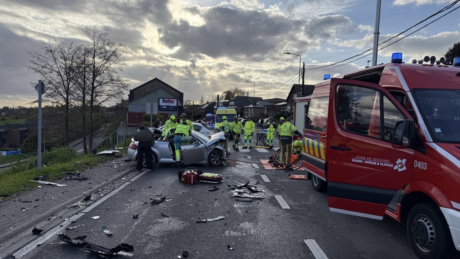Choc frontal rue de Herve : importants moyens de secours déployés