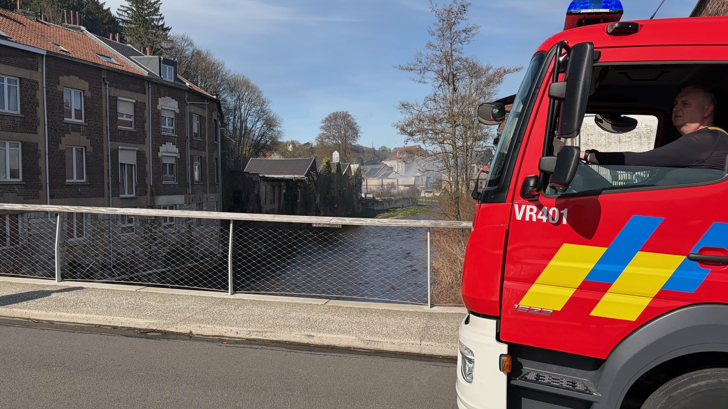 Important incendie à Verviers : un hangar industriel en proie aux flammes