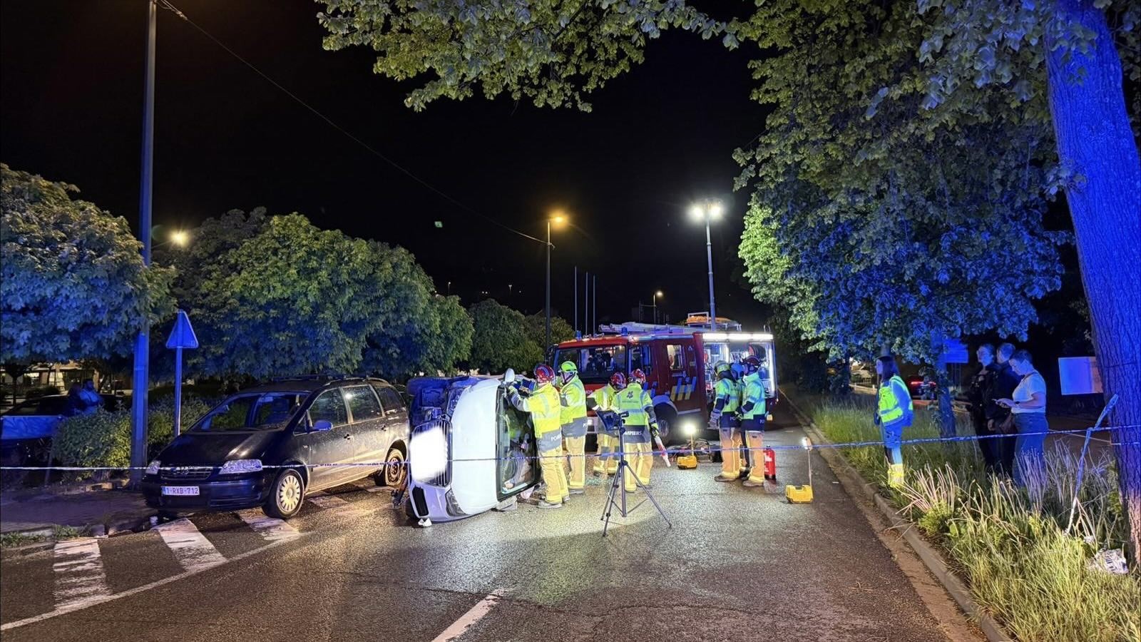 Verviers : voiture sur le flanc, pompiers en pleine désincarcération rue du Gazomètre