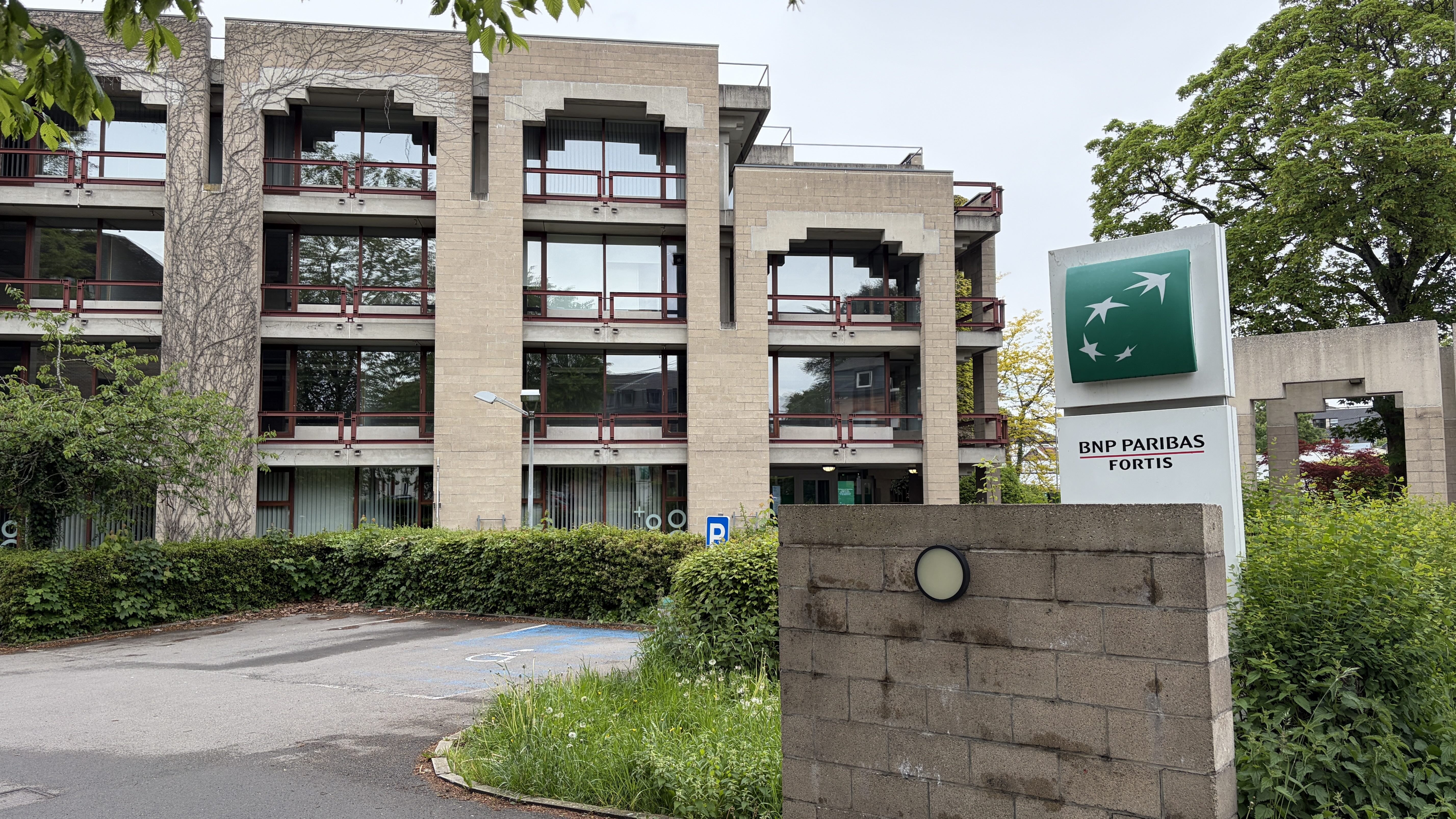 BNP Paribas vandalisée à Heusy : Palestine-action-belgium revendique l’attaque