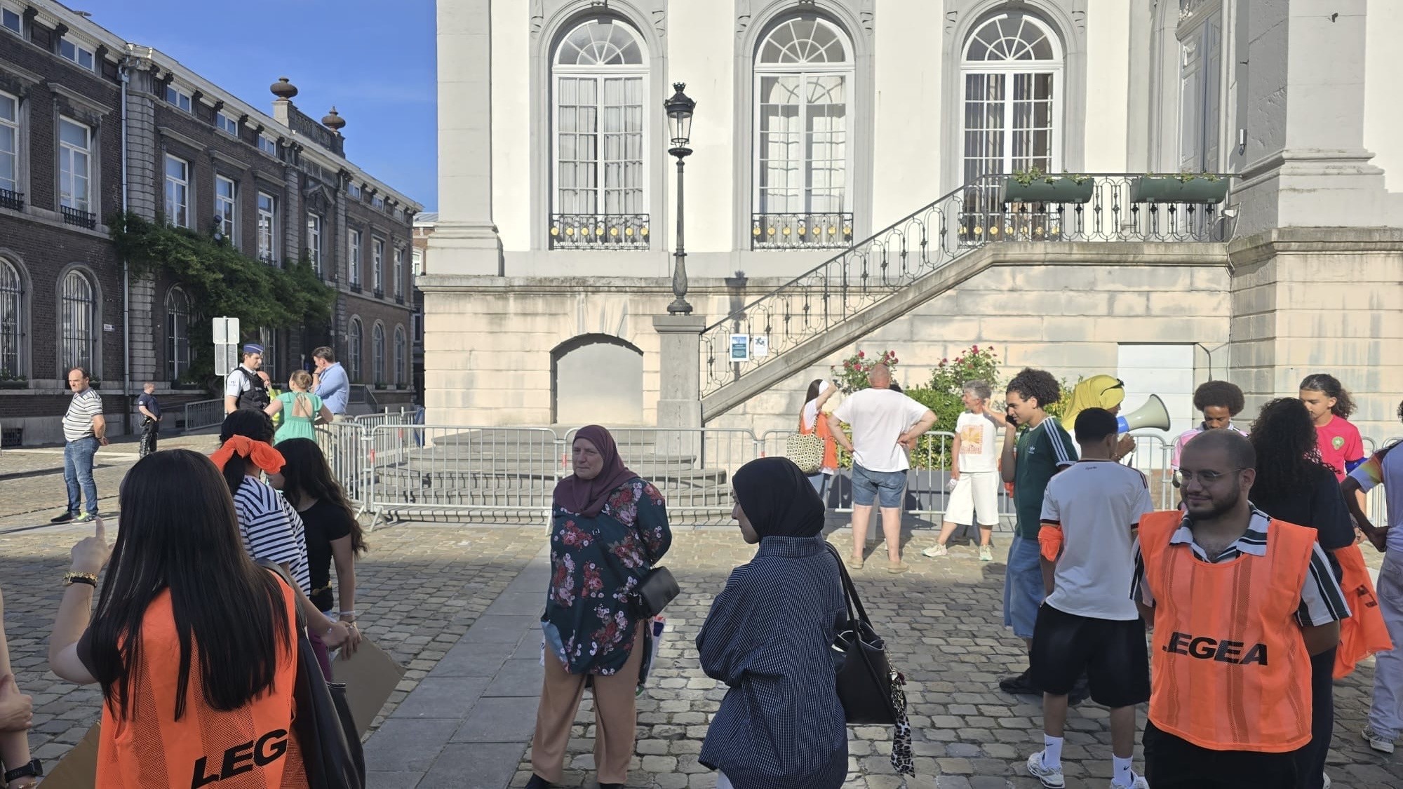 Hôtel de Ville de Verviers sous surveillance avant le vote d'une motion de soutien à l'enseignement