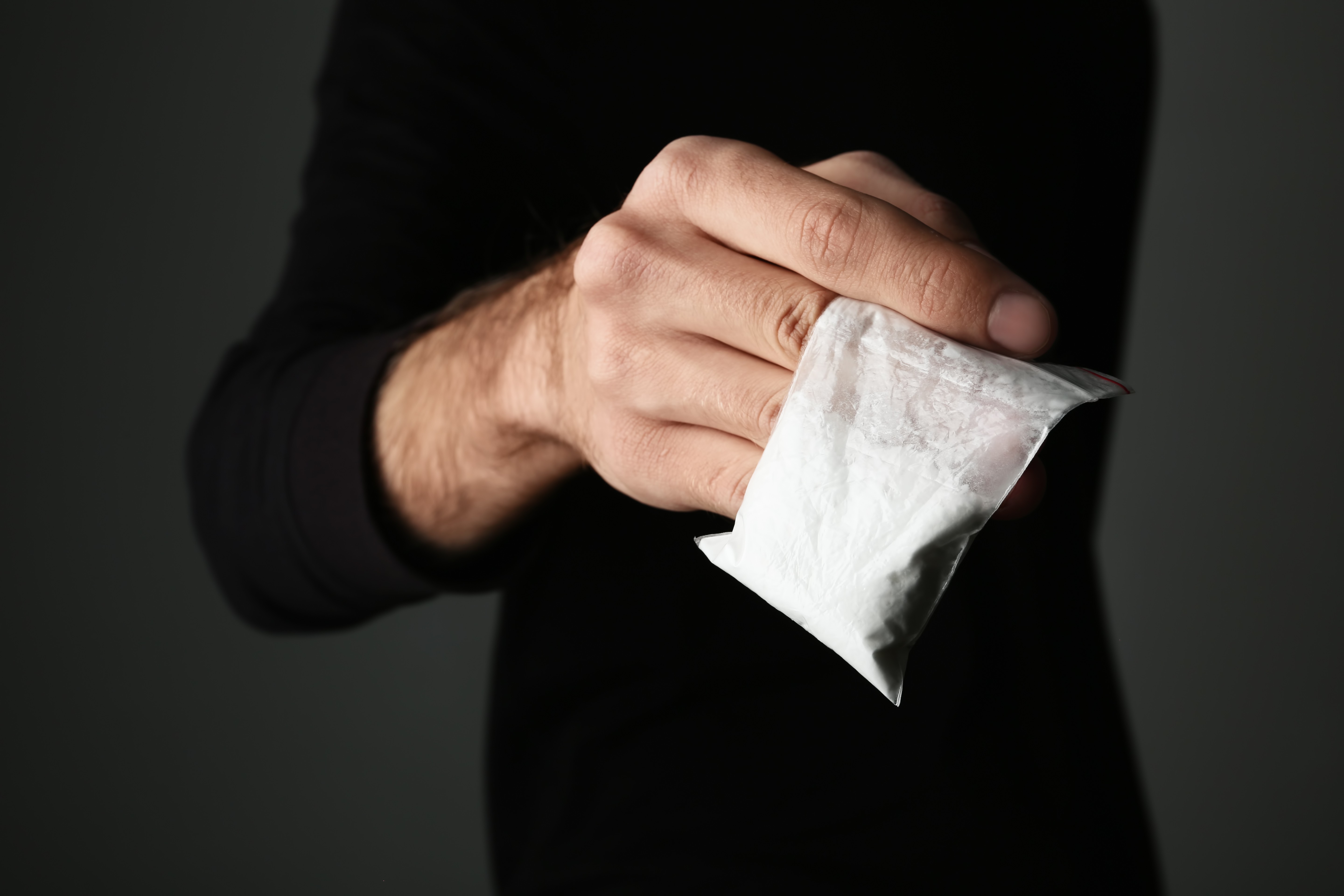 Il prétend avoir trouvé de la drogue par terre dans la rue !
