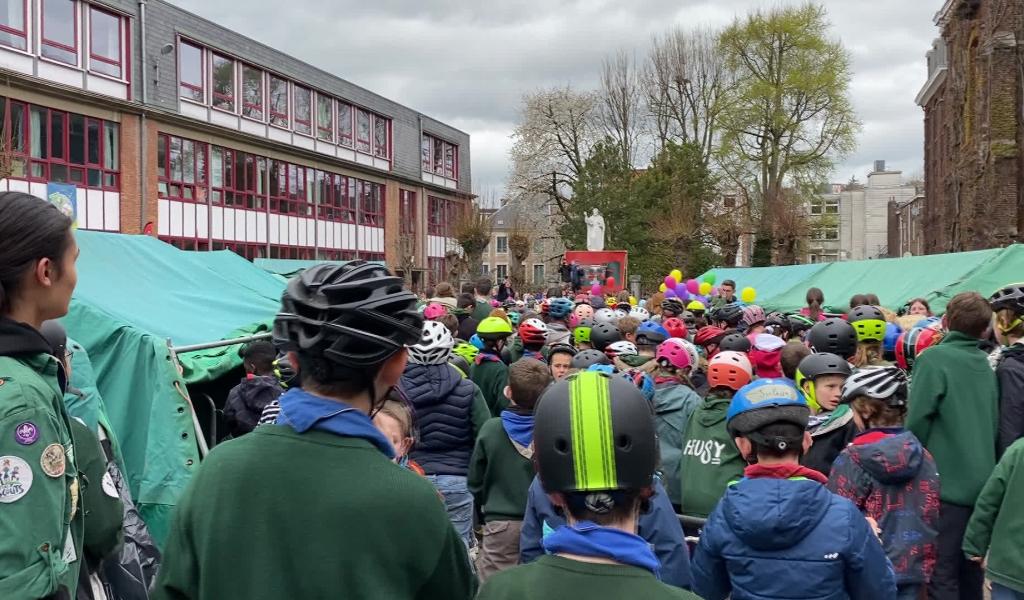 Course de trottinettes à Verviers : 500 louveteaux s'affrontent lors du Trottiloup