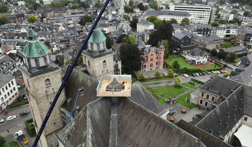 Sur le toit du clocher central de la Cathédrale de Malmedy