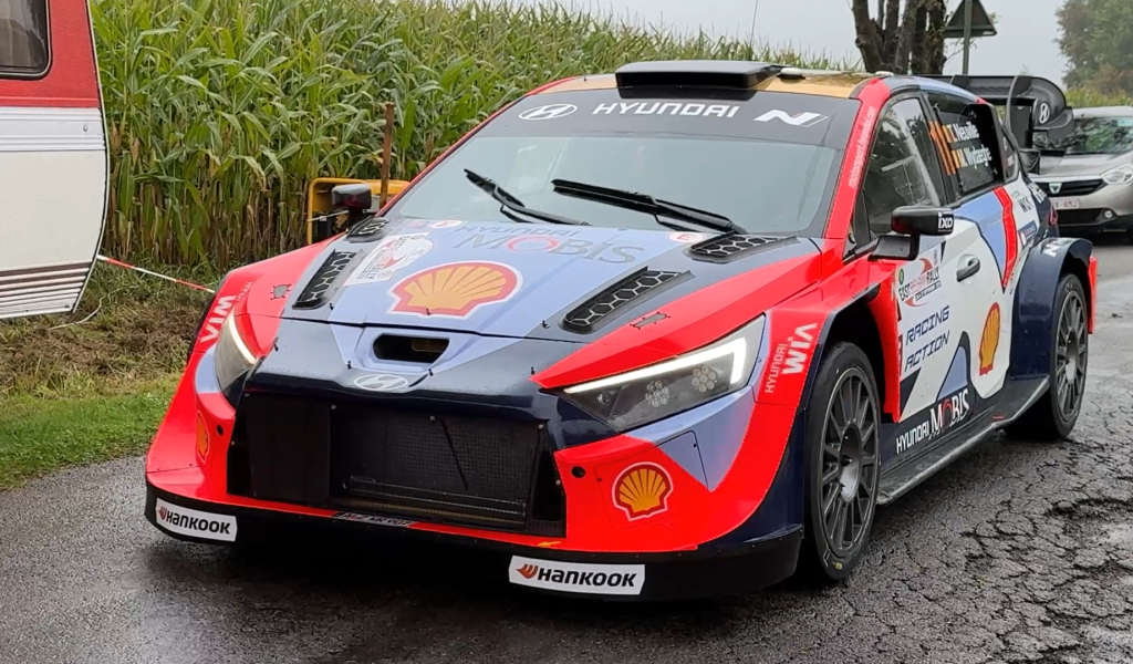 Thierry Neuville : "On est à l'East Belgian Rally pour travailler ! "