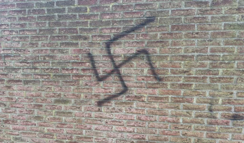 Eupen : des slogans nazis tagués dans le parc Klinkeshöfchen