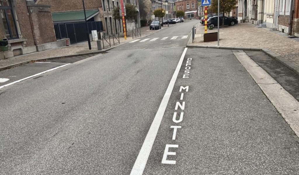 Rue Hovémont à Theux : la zone de dépose-minute en question