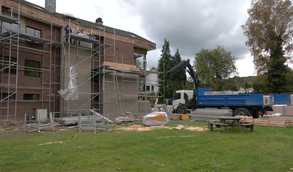 Trois-Ponts : un escalier de secours à 60 000 € fait débat