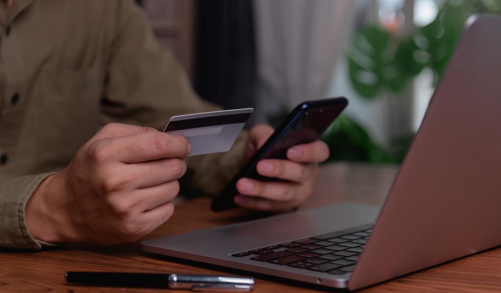 Plusieurs habitants victimes d’arnaques en ligne et par téléphone