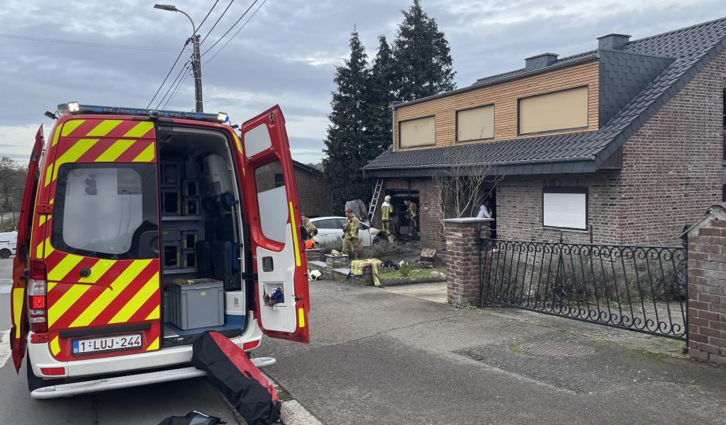Incendie à Thimister-Clermont : une voiture en flammes touche une habitation