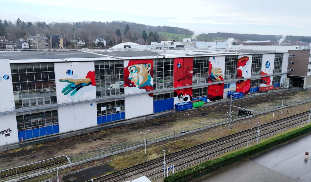 Le Pierrot géant inauguré sur la façade de Spa Monopole