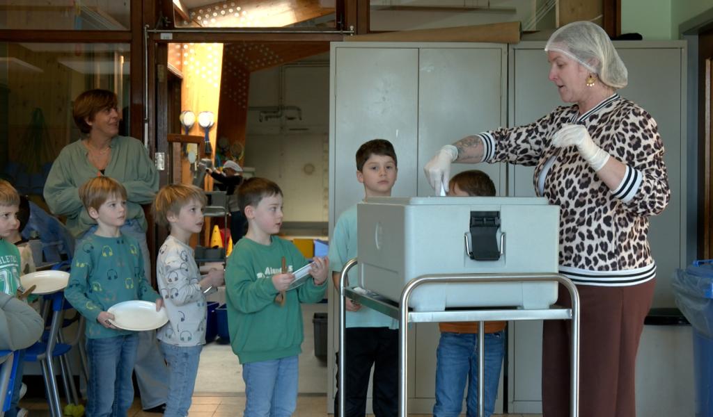 Des repas chauds débarquent dans les écoles de Plombières !