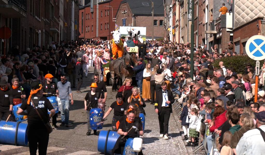 Cavalcade : les jeunesses se donnent à fond pour le concours du plus beau char