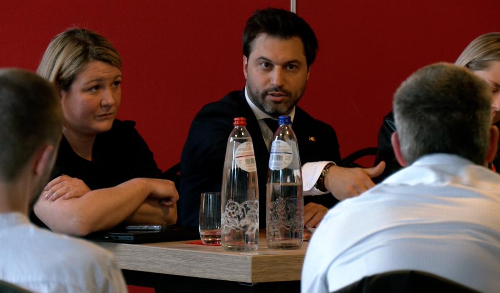 Georges-Louis Bouchez face à sept enseignants verviétois