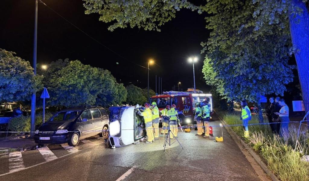 Verviers : voiture sur le flanc, pompiers en pleine désincarcération rue du Gazomètre