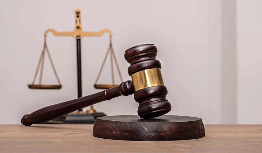 4 et 3 ans de prison pour un couple accusé d’avoir ruiné un octogénaire aveugle !
