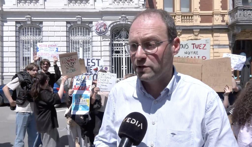 Jean-Paul Bastin face aux enseignants
