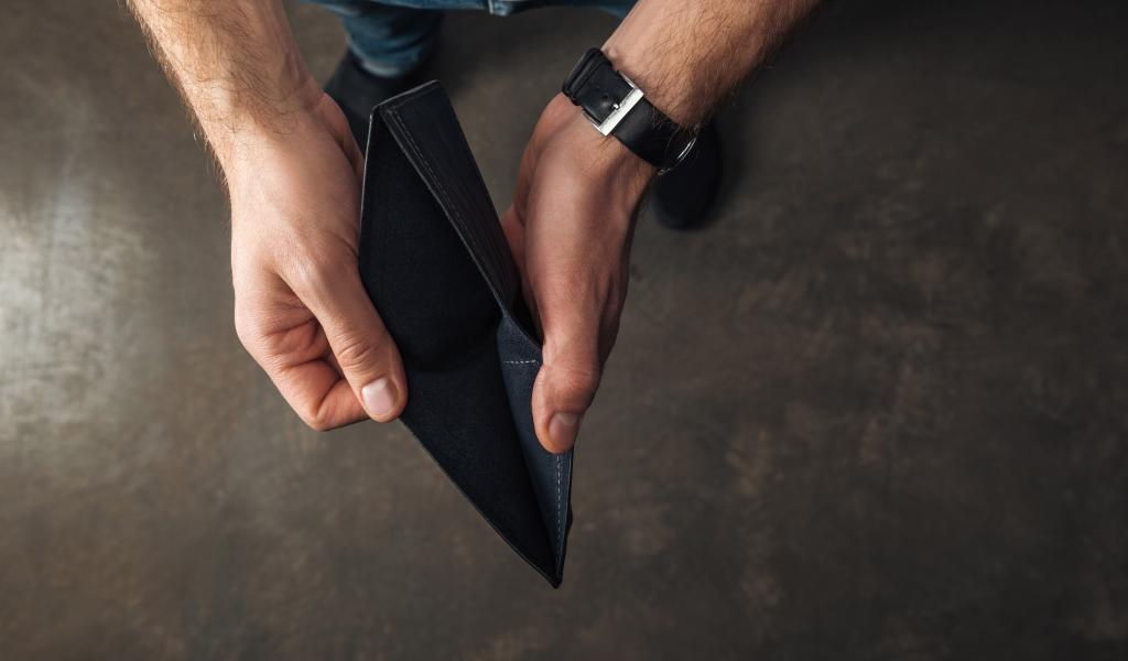 Elle pense donner 5 euros, son compte est débité d'une somme bien plus importante
