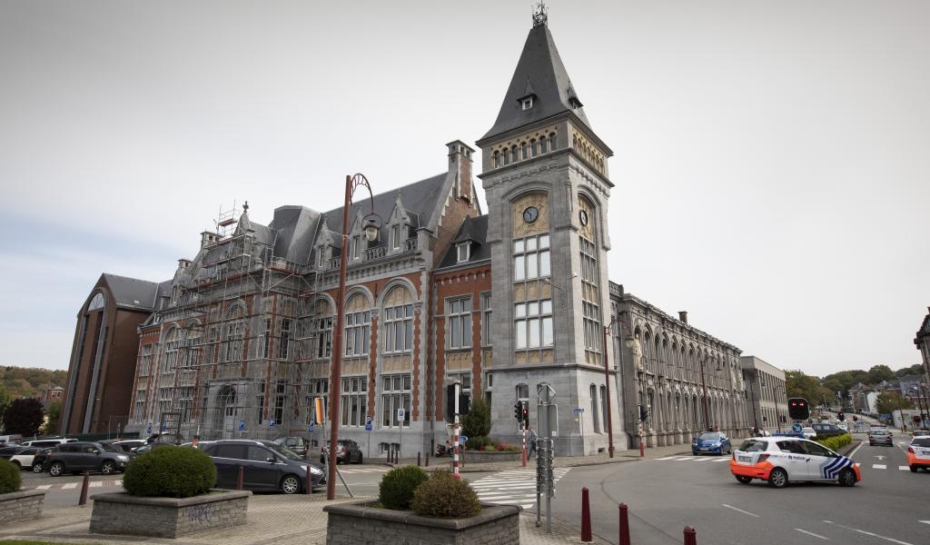 Deux frères poursuivis pour extorsion violente d’une carte de banque