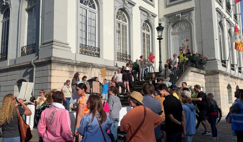 Réforme de l'enseignement : les manifestants espéraient interpeller Stéphanie Cortisse