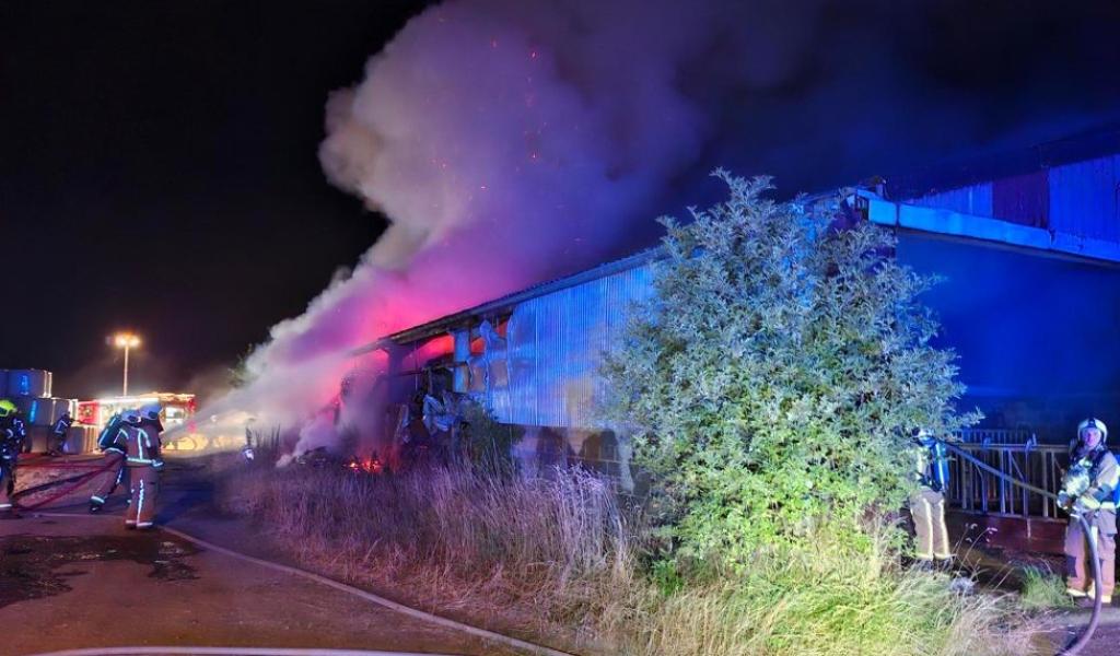 Un entrepôt détruit par un incendie cette nuit à Lontzen