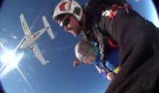 Spa : "sauter en parachute pour me dire que je suis en vie" (Sarah)