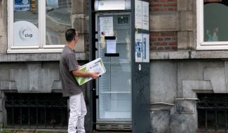 Trop de nuisances: le frigo solidaire doit être retiré