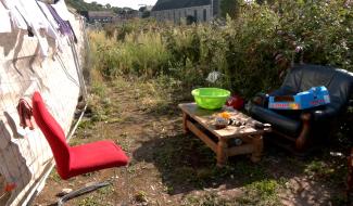 Déchets et excréments : la rue Spintay et les terrains de City Mall dans un sale état