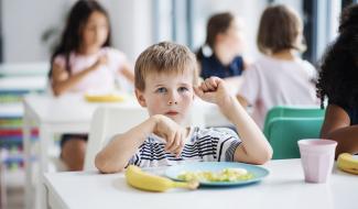 Vers une alimentation durable dans les écoles verviétoises : le RATaV mène l’étude sur une cantine collective