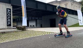 Le rollerski, l’alternative estivale au ski de fond qui séduit de plus en plus de jeunes