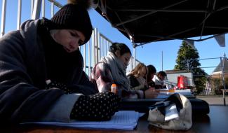 Des corrections à l'extérieur pour rendre le travail des enseignants visible