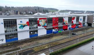 Le Pierrot géant inauguré sur la façade de Spa Monopole