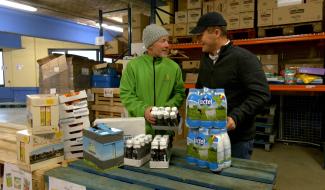 Les agriculteurs verviétois font don de 4.000 litres de lait pour l'action Caddies Solidaires