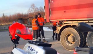 Baraque Michel: 2 poids lourds sur 3 en infraction!
