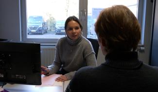 Exclus du chômage : comment se passe leur accueil au CPAS?