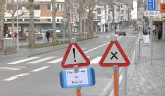 La priorité de droite réintroduite sur l’axe Xhavée–Crapaurue à Verviers