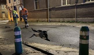 Verviers : une conduite éclate, la rue Saint-Remacle se soulève sous la pression !
