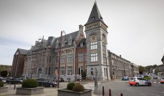 Deux frères poursuivis pour extorsion violente d’une carte de banque