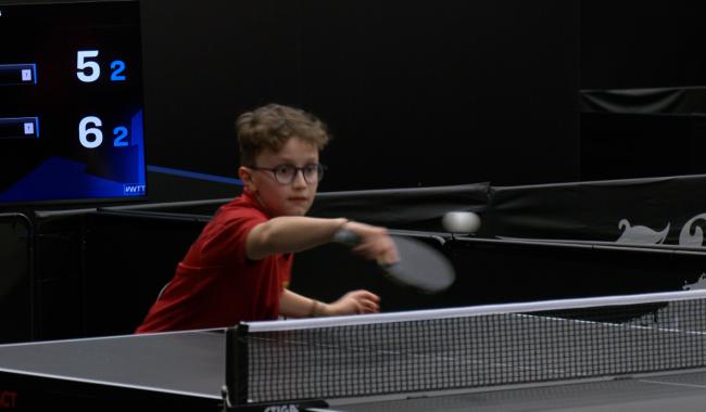 Maxime Degive et Édouard Gerson avec les meilleurs jeunes pongistes à Spa !