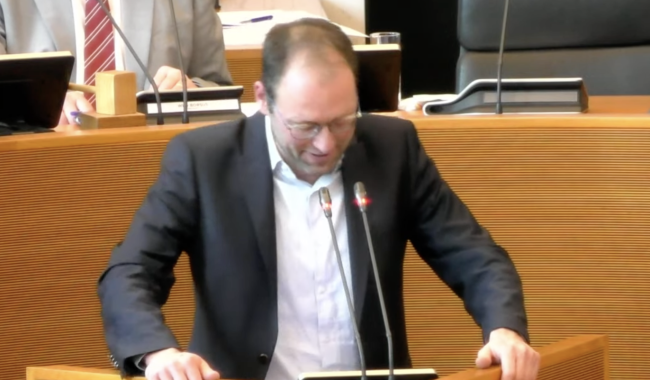 Le Député – Bourgmestre Jean-Paul Bastin provoque un moment de malaise au Parlement wallon